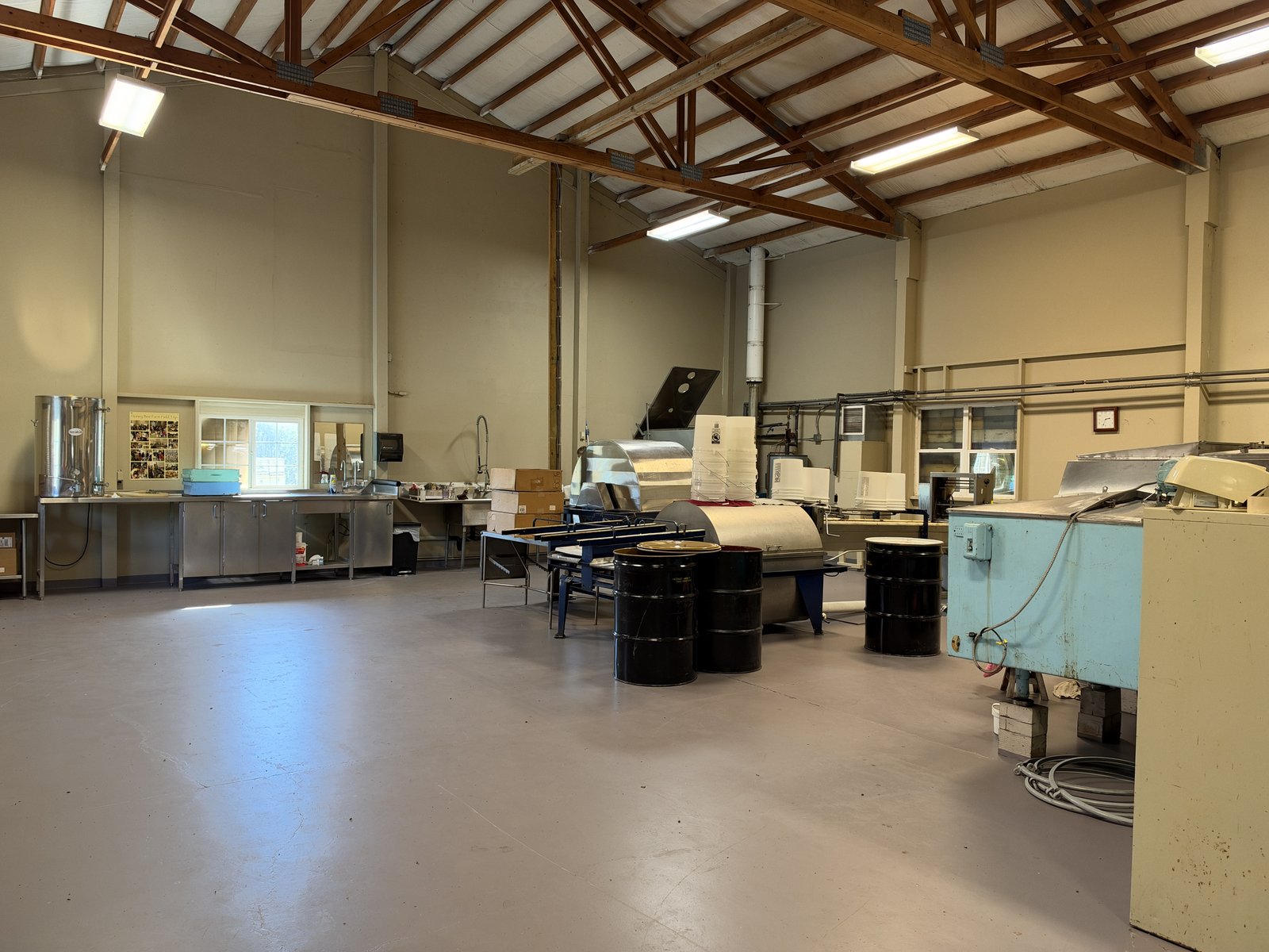 Bee Way Commercial Honey Extraction Facility with Stainless Extractors and Uncapping Line