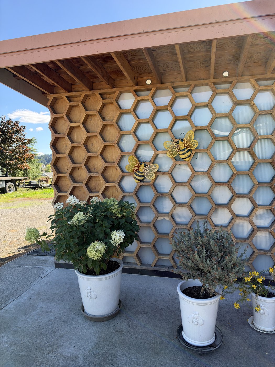 Damascus Honeycomb Pavilion with Decorative Bees